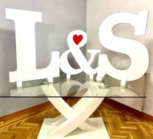 INICIALES DE BODA  E "&" CON DETALLE DE CORAZ&Oacute;N