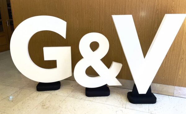 INICIALES  DE BODA EN FUENTE IMPRENTA RECTAS